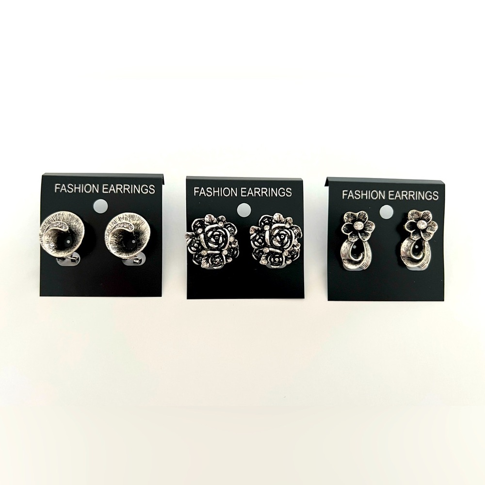 Silver toned fashion flower shaped earrings with a vintage look.